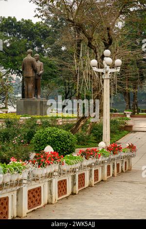 La statua di Bac ho Bac Ton a Thong Nhat Park, Hanoi, Vietnam Foto Stock