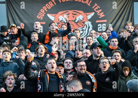 Deinze, Belgio. 18 febbraio 2024. I tifosi Deinze sono stati fotografati durante una partita di calcio tra KMSK Deinze e Beerschot durante la 22a partita della stagione Challenger Pro League 2023-2024, domenica 18 febbraio 2024 a Deinze, Belgio. Crediti: Sportpix/Alamy Live News Foto Stock