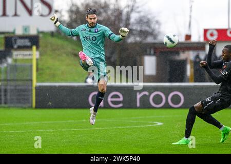 Deinze, Belgio. 18 febbraio 2024. Portiere Davor Matijas (71) del Beerschot, nella foto di domenica 18 febbraio 2024 a Deinze, Belgio, durante una partita di calcio tra KMSK Deinze e Beerschot nella 22a giornata della stagione Challenger Pro League 2023-2024. Crediti: Sportpix/Alamy Live News Foto Stock