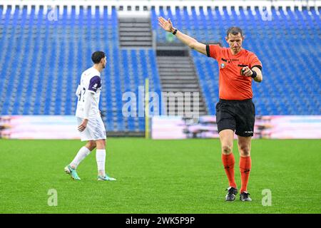 Deinze, Belgio. 18 febbraio 2024. L'arbitro Jan Boterberg raffigurato durante una partita di calcio tra KMSK Deinze e Beerschot durante la 22a partita nella stagione Challenger Pro League 2023-2024, domenica 18 febbraio 2024 a Deinze, Belgio. Crediti: Sportpix/Alamy Live News Foto Stock