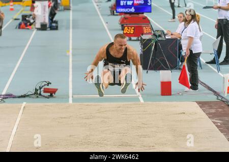 Lipsia, Germania. 18 febbraio 2024. Lipsia, Germania, 18 febbraio 2024: Maximilian Entholzner (LG Stadtwerke Monaco) durante la finale di salto lungo ai Campionati tedeschi di atletica indoor 2024 nella quarterback Immobilien Arena di Lipsia (Sven Beyrich/SPP) credito: SPP Sport Press Photo. /Alamy Live News Foto Stock