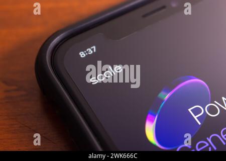 Ridimensionamento del sito Web ai visualizzato sullo schermo dell'iPhone. Scale ai è un'azienda che fornisce servizi di elaborazione dati ed etichettatura per migliorare la tecnologia ai. Foto Stock