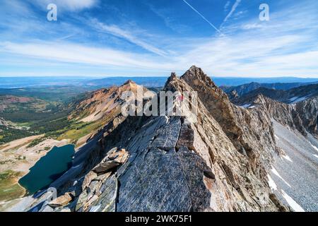 Arrampicata sul Knife Edge Ridge del monte Capitol Peak, Colorado, Stati Uniti Foto Stock