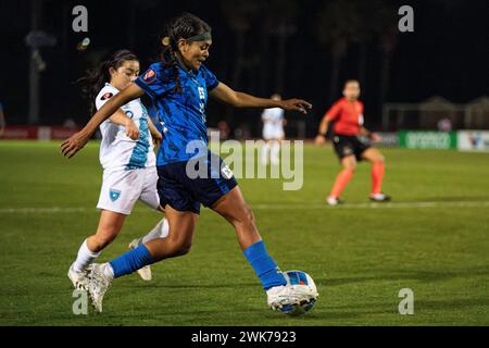 L'attaccante di El Salvador Brenda Ceren (10) durante la partita preliminare della CONCACAF Women's Gold Cup contro il Guatemala, sabato 17 febbraio 2024, al Dignit Foto Stock