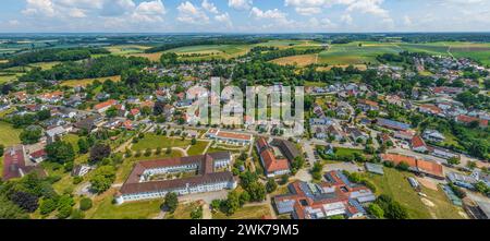 Vista aerea del piccolo villaggio di Gloett nel Parco naturale delle foreste occidentali in Baviera Foto Stock