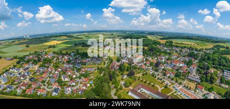 Vista aerea del piccolo villaggio di Gloett nel Parco naturale delle foreste occidentali in Baviera Foto Stock