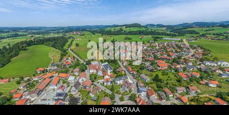 Veduta aerea di Simmerberg come sobborgo della città mercato di Weiler-Simmmerberg nel quartiere di Lindau Foto Stock