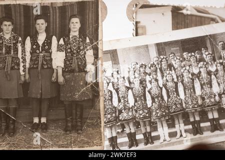 Album fotografico rétro con persone sconosciute del passato. Memoria dei vecchi tempi. Concetto di nostalgia. Foto obsolete. Storia Ucraina. Un libro di memorie d'epoca. Foto Stock