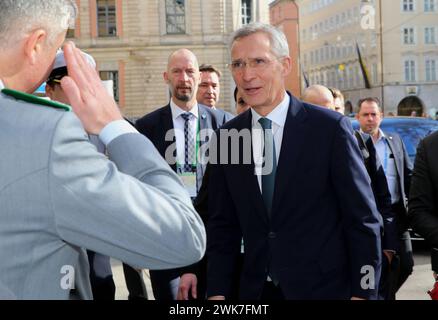 NATO-Generalsekretär Jens Stoltenberg bei der Begrüssung zur Münchner Sicherheitskonferenz. NATO-Generalsekretär Jens Stoltenberg bei der Begrüssung zur Münchner Sicherheitskonferenz. München Bayern Deutschland *** il Segretario generale della NATO Jens Stoltenberg accoglie la Conferenza sulla sicurezza di Monaco il Segretario generale della NATO Jens Stoltenberg accoglie la Conferenza sulla sicurezza di Monaco Baviera Germania Foto Stock