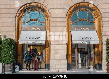 FRANCIA / IIe-de-France/ Parigi/Cartier shop presso Av. Des Champs-Élysées. Foto Stock