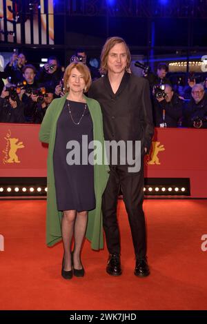 Corinna Harfouch und Lars Eidinger bei der Premiere Sterben bei den 74. Internationalen Filmfestspielen a Berlino 18.02.2024 *** Corinna Harfouch e Lars Eidinger alla prima di Dying al Berlin International Film Festival 74 18 02 2024 Foto Stock