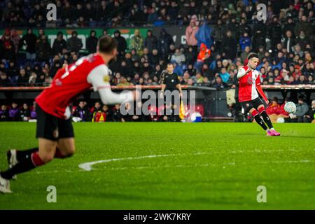 Rotterdam, Paesi Bassi. 18 febbraio 2024. ROTTERDAM, PAESI BASSI - 18 FEBBRAIO: Il Quilindschy Hartman del Feyenoord passa il pallone durante la partita olandese Eredivisie tra il Feyenoord e l'RKC Waalwijk allo Stadion Feijenoord il 18 febbraio 2024 a Rotterdam, Paesi Bassi. (Foto di Rene Nijhuis/Orange Pictures) credito: Orange Pics BV/Alamy Live News Foto Stock