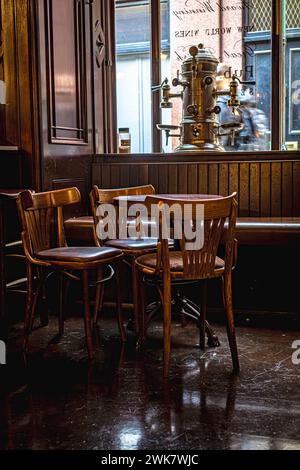 La Jamaica Wine House, situata a St Michael's Alley, Cornhill, Londra, Regno Unito Foto Stock