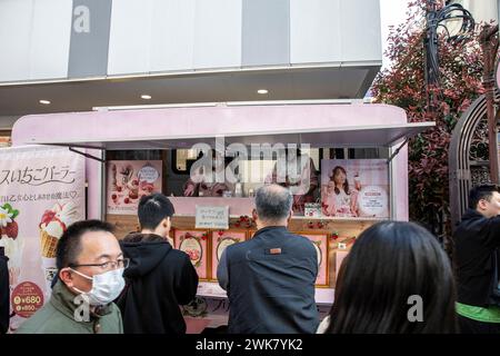 Harajuku ward a Tokyo, carrello per gelati alle fragole in via Takeshita Dori, Giappone, Asia, 2023 Foto Stock