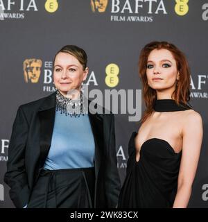 Royal Festival Hall, Londra, Regno Unito. 18 febbraio 2024. Samantha Morton e Esmé Creed-Miles hanno fotografato gli arrivi dei Red carpet dei BAFA Film Awards 2024. . Foto di Julie Edwards./Alamy Live News Foto Stock