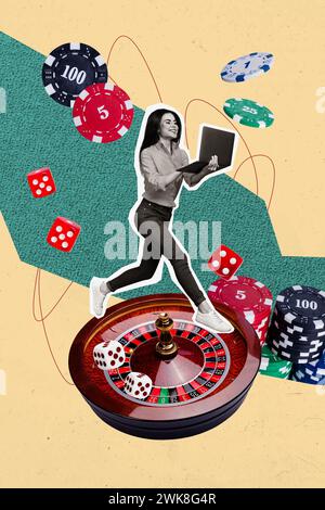 Poster creativo collage verticale filtro bianco e nero bellissimo sorriso allegro giovane donna run hold laptop vincitore modello di gioco d'azzardo poker Foto Stock