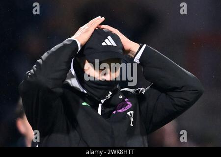 Bochum, Germania. 18 febbraio 2024. Thomas Tuchel durante la partita Bochum-Bayern Monaco il giorno 22 della Bundesliga. L'allenatore del Bayern Monaco Thomas Tuchel è oggetto di polemiche dopo la terza sconfitta consecutiva della sua squadra in una settimana. Credito: David Inderlied/dpa - AVVISO IMPORTANTE: Le regole DFL/DFB vietano qualsiasi uso di fotografie sotto forma di sequenze di immagini e/o quasi video/dpa/Alamy Live News Foto Stock