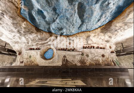 Tensta metro, stazione della metropolitana sulla linea blu Stoccolma Tunnelbana a Tensta, Stoccolma. Artisti: Helga Henschen e Arne Sedell. Foto Stock