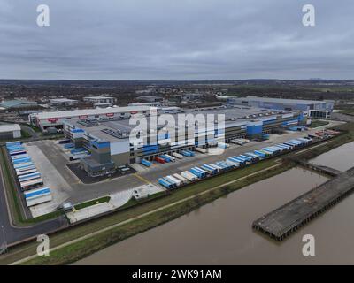 Amazon warehouse, Dartford, Kent, Regno Unito - 12 gennaio 2023 foto aeree del centro di distribuzione Amazon LCY3 Foto Stock