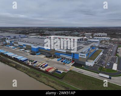 Amazon warehouse, Dartford, Kent, Regno Unito - 12 gennaio 2023 foto aeree del centro di distribuzione Amazon LCY3 Foto Stock