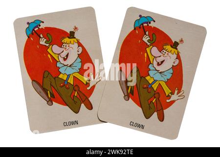 Un paio di vecchie carte Clown retrò da una confezione di carte da gioco di asino isolate su sfondo bianco - Regno Unito Foto Stock