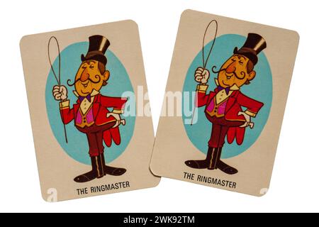 Un paio di vecchie carte retrò The Ringmaster da una confezione di carte da gioco di asino isolate su sfondo bianco - Regno Unito Foto Stock
