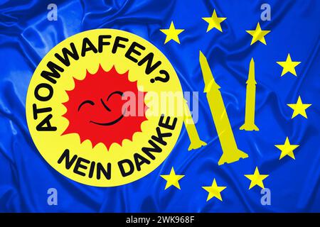 FOTOMONTAGE, Aufkleber mit Aufschrift Atomwaffen - Nein danke auf EU-Fahne *** FOTOMONTAGE, adesivo con la scritta Nuclear Weapons no thank on EU flag Foto Stock