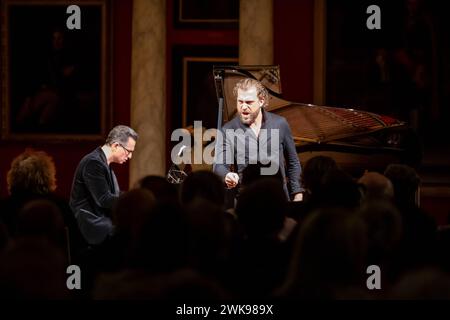 Daniel Heide piano, li. Und Julian Pregardien tenore, Re. Konzert, Liederabend, Franz Schubert, Winterreise, Julian Pregardien, Daniel Heide, Aula, Universität Greifswald, Hansestadt Greifswald *** Daniel Heide pianoforte, tenore di sinistra e Julian Pregardien, concerto di destra, recital, Franz Schubert, Winterreise, Julian Pregardien, Daniel Heide, Aula, Università di Greifswald, città anseatica di Greifswald Foto Stock