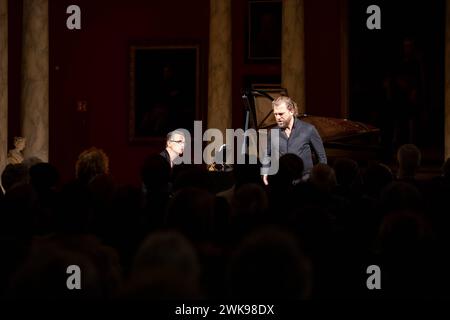 Daniel Heide piano, li. Und Julian Pregardien tenore, Re. Konzert, Liederabend, Franz Schubert, Winterreise, Julian Pregardien, Daniel Heide, Aula, Universität Greifswald, Hansestadt Greifswald *** Daniel Heide pianoforte, tenore di sinistra e Julian Pregardien, concerto di destra, recital, Franz Schubert, Winterreise, Julian Pregardien, Daniel Heide, Aula, Università di Greifswald, città anseatica di Greifswald Foto Stock