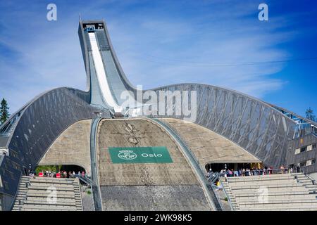 Grande collina per il salto con gli sci situata a Holmenkollen, Oslo, Norvegia Foto Stock