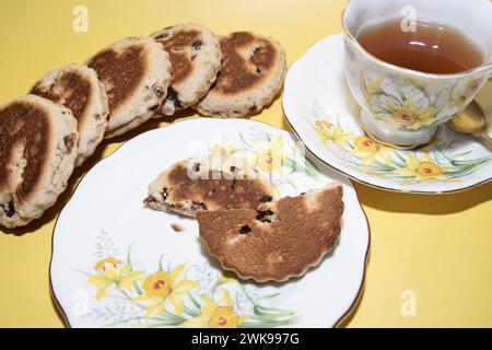 Festeggiamenti per il giorno di St Davids, tè d'epoca, torte gallesi e lanugine Foto Stock