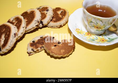 Festeggiamenti per il giorno di St Davids, tè d'epoca, torte gallesi e lanugine Foto Stock