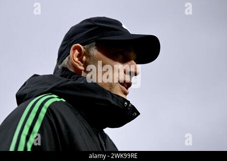 Bochum, Germania. 18 febbraio 2024. Calcio: Bundesliga, VfL Bochum - Bayern Monaco, Matchday 22, Vonovia Ruhrstadion. Il coach di Monaco Thomas Tuchel. Credito: David Inderlied/dpa - NOTA IMPORTANTE: in conformità con i regolamenti della DFL German Football League e della DFB German Football Association, è vietato utilizzare o far utilizzare fotografie scattate nello stadio e/o della partita sotto forma di immagini sequenziali e/o serie di foto video./dpa/Alamy Live News Foto Stock