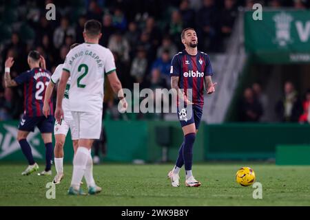 Elche, Spagna. 18 febbraio 2024. ELCHE, SPAGNA - 18 FEBBRAIO: Matheus Pereira Central centrocampo dell'SD Eibar reagisce durante il LaLiga Hypermotion match tra Elche CF e SD Eibar allo stadio Manuel Martinez Valero il 18 febbraio 2024 a Elche, Spagna. ( Credito: Francisco Macia/Alamy Live News Foto Stock