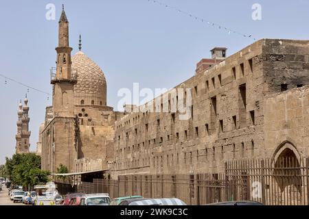 Mausoleo Khanqah del sultano Barsbay nella città dei morti, cimitero settentrionale, Cairo, Egitto Foto Stock