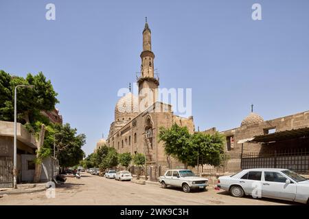 Mausoleo Khanqah del sultano Barsbay nella città dei morti, cimitero settentrionale, Cairo, Egitto Foto Stock