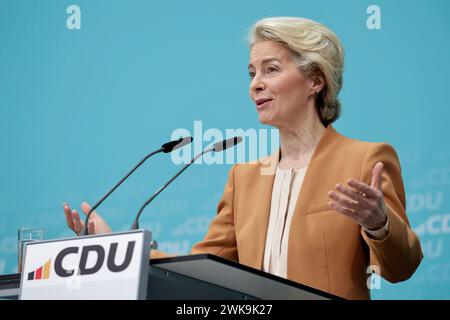 Ursula von der Leyen, Praesidentin der Europaeischen Kommission, CDU, Pressekonferenz nach den Gremiensitzungen im Konrad-Adenauer-Haus, DEU, Berlino, 19.02.2024 *** Ursula von der Leyen, Presidente della Commissione europea, CDU, conferenza stampa dopo le riunioni del comitato presso la Konrad Adenauer Haus, DEU, Berlino, 19 02 2024 Foto Stock