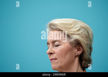 Ursula von der Leyen, Praesidentin der Europaeischen Kommission, CDU, Pressekonferenz nach den Gremiensitzungen im Konrad-Adenauer-Haus, DEU, Berlino, 19.02.2024 *** Ursula von der Leyen, Presidente della Commissione europea, CDU, conferenza stampa dopo le riunioni del comitato presso la Konrad Adenauer Haus, DEU, Berlino, 19 02 2024 Foto Stock