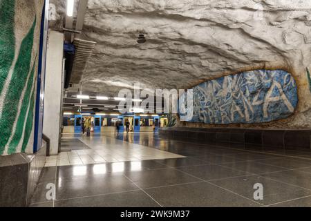 Tensta metro, stazione della metropolitana sulla linea blu Stoccolma Tunnelbana a Tensta, Stoccolma. Artisti: Helga Henschen e Arne Sedell. Foto Stock