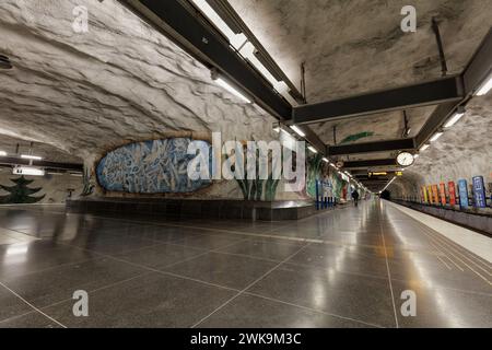 Tensta metro, stazione della metropolitana sulla linea blu Stoccolma Tunnelbana a Tensta, Stoccolma. Artisti: Helga Henschen e Arne Sedell. Foto Stock