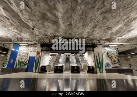 Tensta metro, stazione della metropolitana sulla linea blu Stoccolma Tunnelbana a Tensta, Stoccolma. Artisti: Helga Henschen e Arne Sedell. Foto Stock