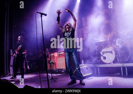 Argy (Argyris Galiatsatos) di Nightstalker che si esibisce al Gagarin 205 Live Music Space, Atene / Grecia, febbraio 2024 Foto Stock