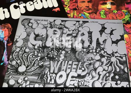 Viersen, Germania - 9 gennaio. 2024: Closeup della rock band britannica The Cream vinile album Cover Wheels of Fire del 1968 Foto Stock