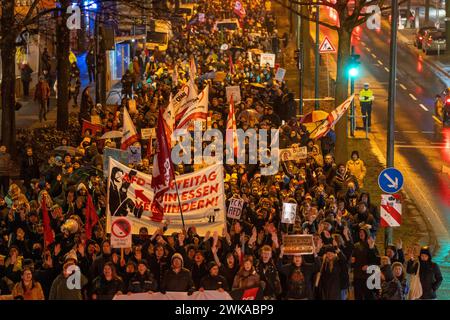 Dimostrazione con un massimo di 10.000 partecipanti, contro l'estremismo di destra e l'AFD nel centro della città di Essen, manifesto di protesta contro il pianificato Foto Stock