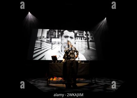 Skunkadelic si esibisce al Transform 2024 all'Aberystwyth Arts Centre il 3 febbraio 2024. Foto Stock