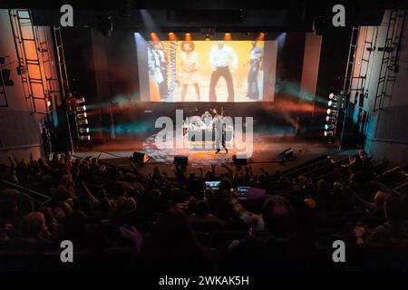 Skunkadelic si esibisce al Transform 2024 all'Aberystwyth Arts Centre il 3 febbraio 2024. Foto Stock