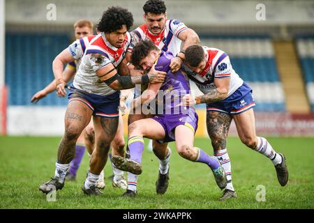 Featherstone, Inghilterra - 18 febbraio 2024 - unità difensiva Wakefield Trinity. Rugby League 1895 Cup, Newcastle Thunder vs Wakefield Trinity al Millenium Stadium, Featherstone, UK Dean Williams Foto Stock