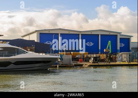 Sunseeker International Ltd, sede centrale e stabilimento principale, Poole Harbour, Poole, Dorset, Inghilterra Foto Stock