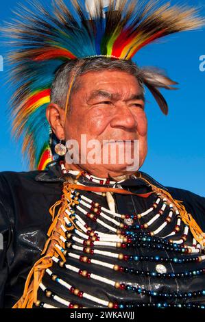 Uomo in regalia, Pi-Ume-Sha trattato Giorni, Warm Springs Indian Reservation, Oregon Foto Stock