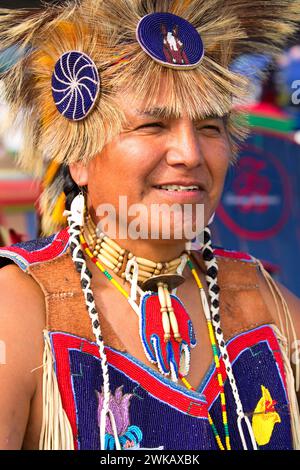 Uomo in regalia, Pi-Ume-Sha trattato Giorni, Warm Springs Indian Reservation, Oregon Foto Stock